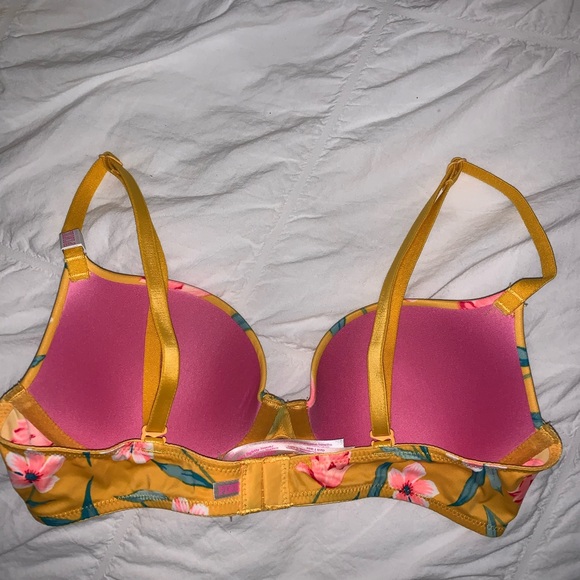 VS PINK Wear Everywhere Lightly Lined Bra - Picture 2 of 2